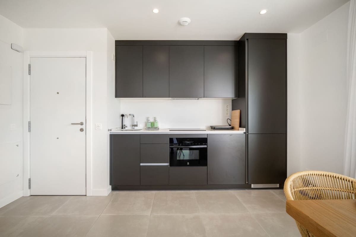 Apartamento de 2 habitaciones en Fuengirola en venta con piscina garaje - 450.000 € (Ref: 9663985)