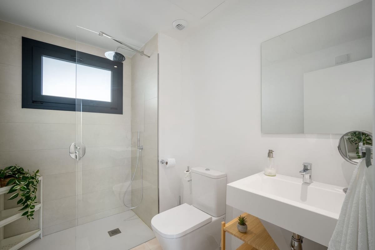 Apartamento de 2 habitaciones en Fuengirola en venta con piscina garaje - 450.000 € (Ref: 9663985)