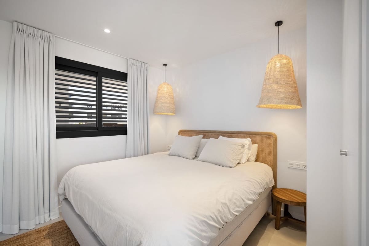 Apartamento de 2 habitaciones en Fuengirola en venta con piscina garaje - 450.000 € (Ref: 9663985)