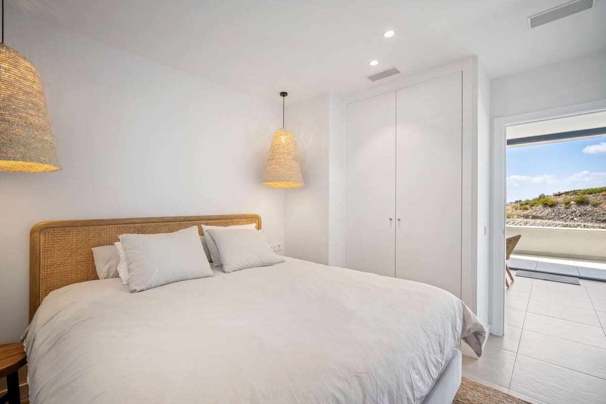 Apartamento de 2 habitaciones en Fuengirola en venta con piscina garaje - 450.000 € (Ref: 9663985)