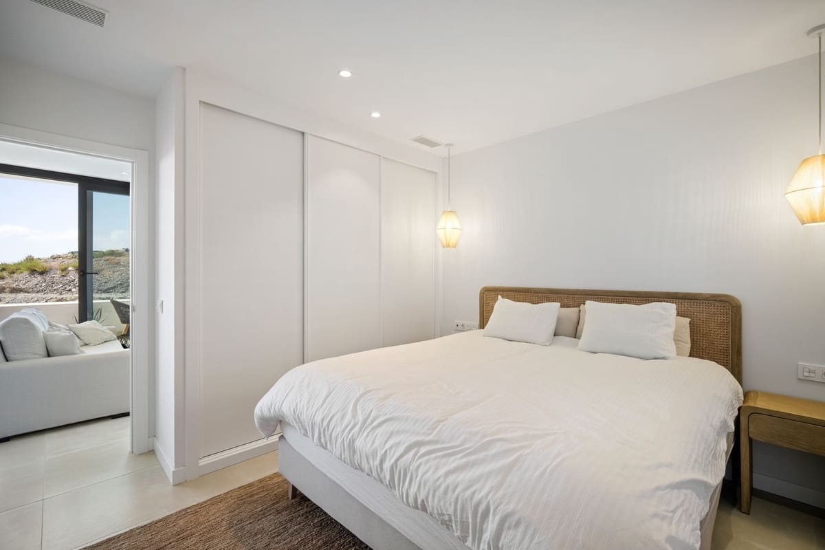 Apartamento de 2 habitaciones en Fuengirola en venta con piscina garaje - 450.000 € (Ref: 9663985)