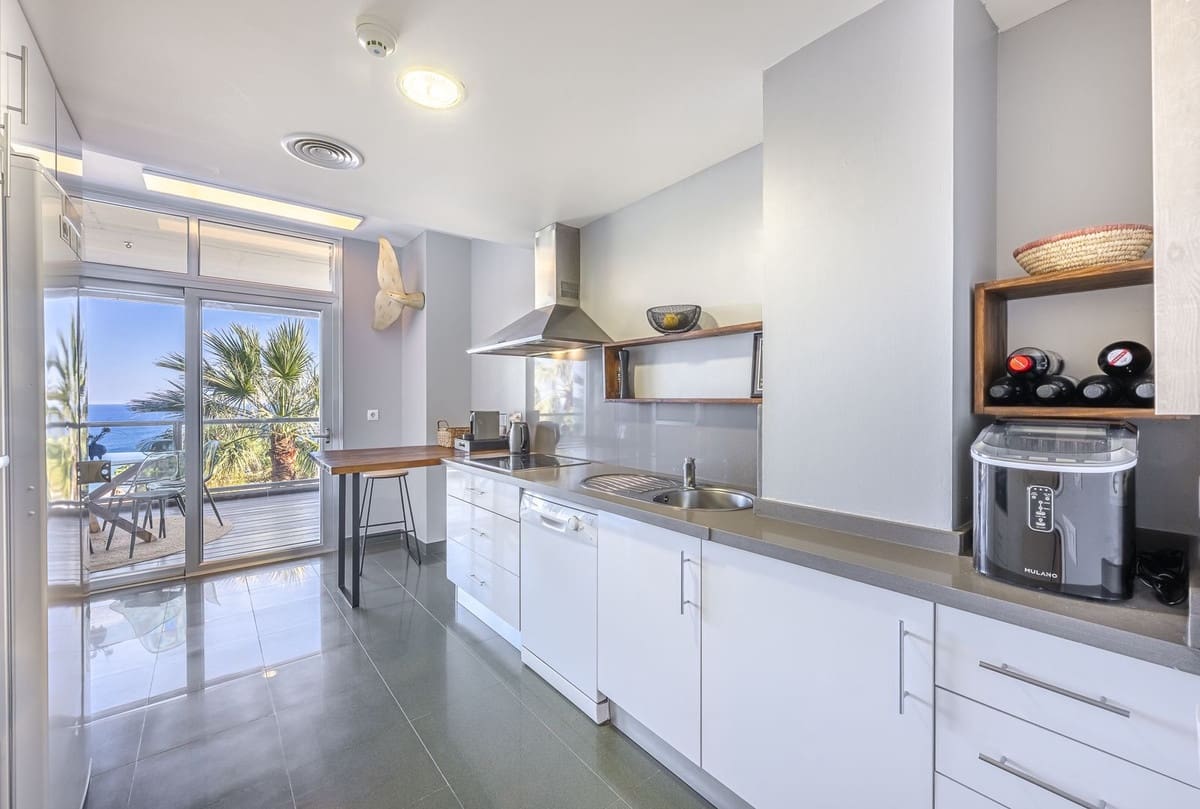 3 soveværelse Lejlighed til salg i Manilva med swimmingpool - € 450.000 (Ref: 9663987)