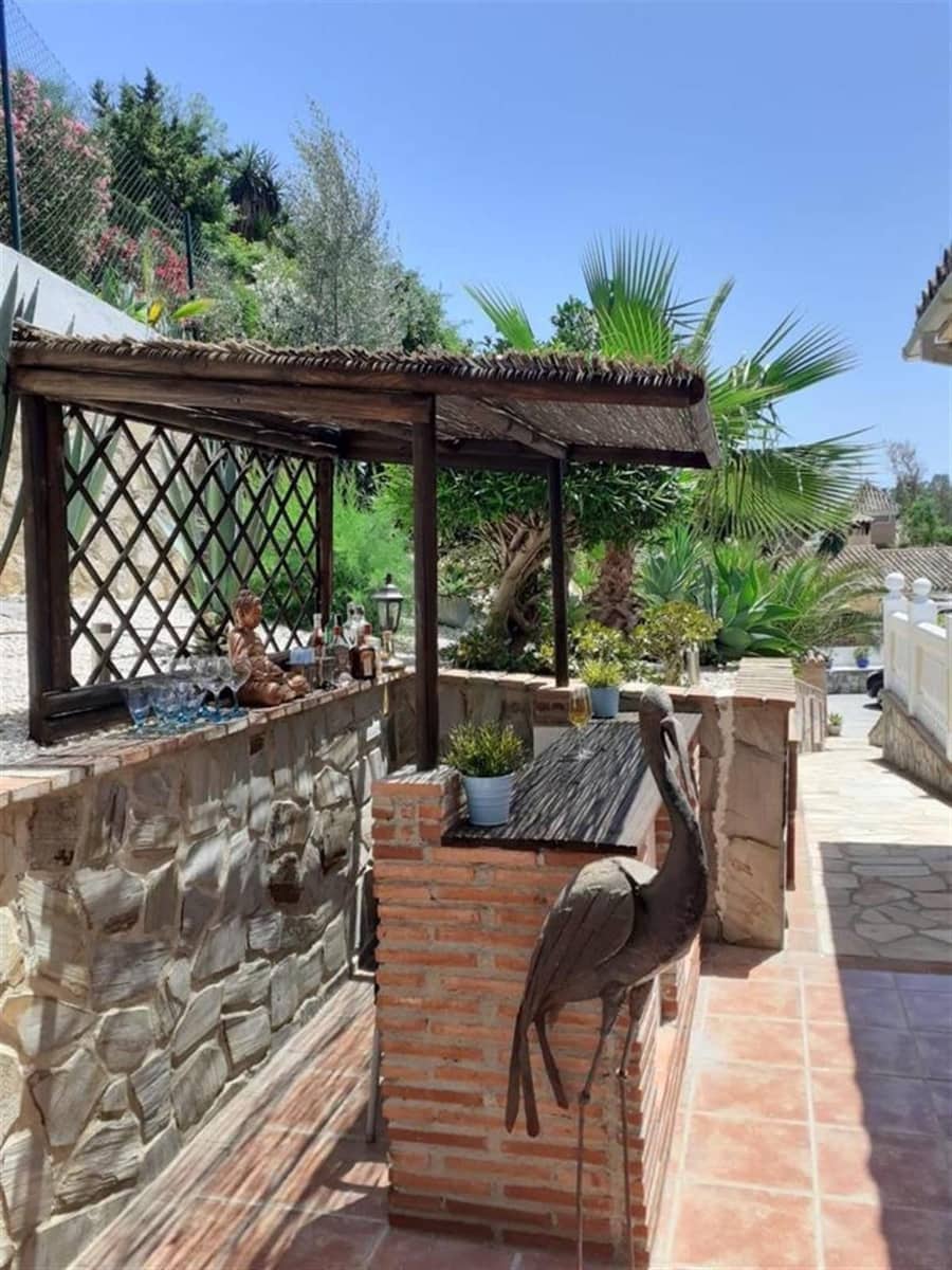 5 slaapkamer Villa te koop in Mijas Costa met zwembad - € 695.000 (Ref: 9663990)