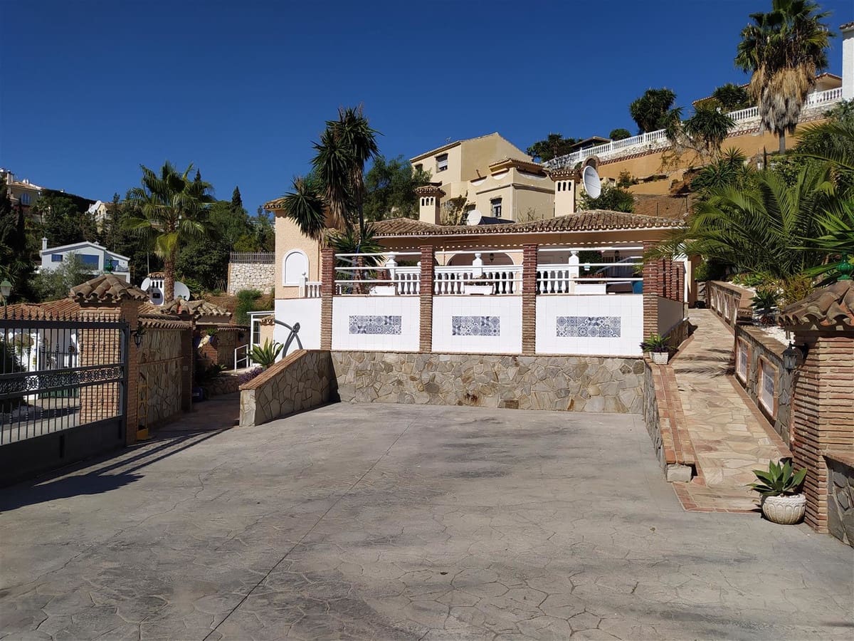 5 slaapkamer Villa te koop in Mijas Costa met zwembad - € 695.000 (Ref: 9663990)