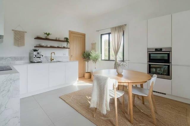 Chalet de 4 habitaciones en Puerto de la Torre, Málaga ciudad en venta con garaje - 679.000 € (Ref: 9663991)