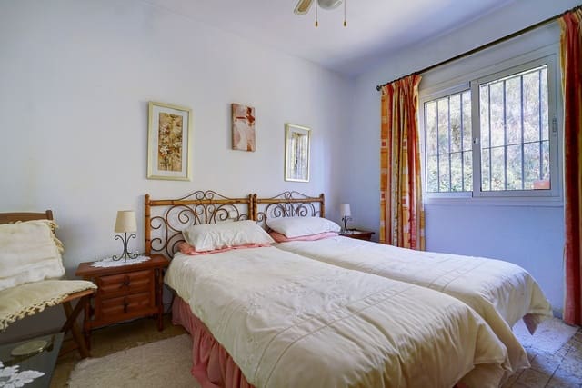 3 soverom Villa til salgs i Calahonda, Mijas med svømmebasseng garasje - € 650 000 (Ref: 9663992)