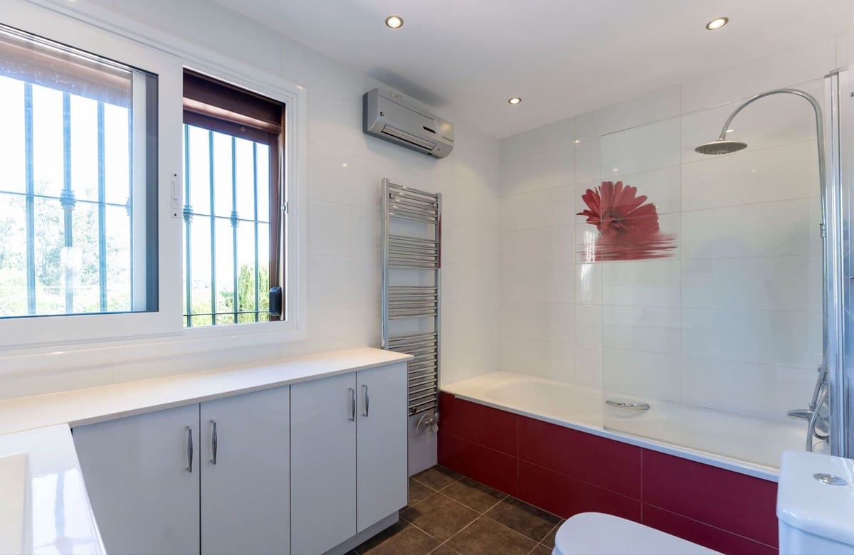 6 Zimmer Villa zu verkaufen in Alhaurin el Grande mit Pool Garage - 659.000 € (Ref: 9663993)