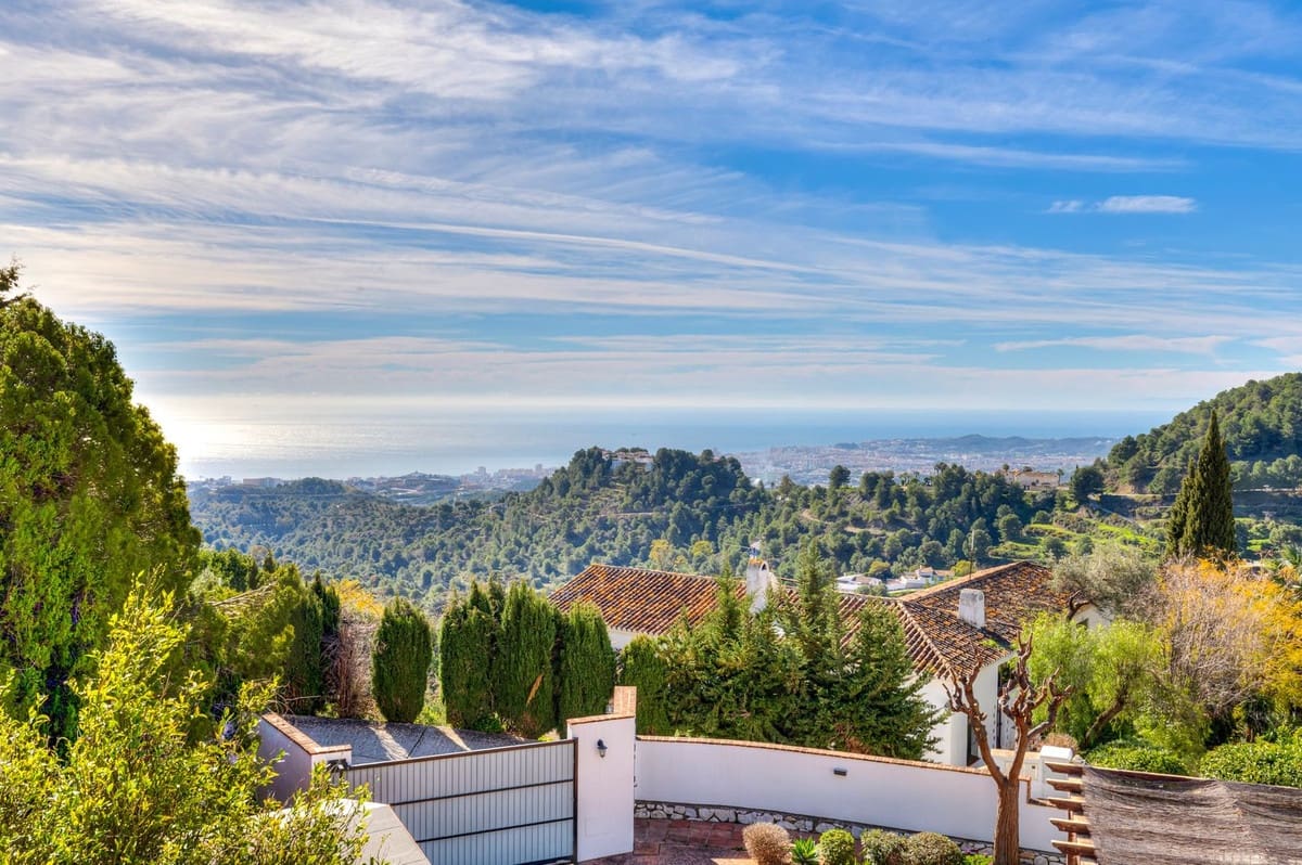 4 sovrum Villa till salu i Mijas med pool garage - 1 399 000 € (Ref: 9663998)