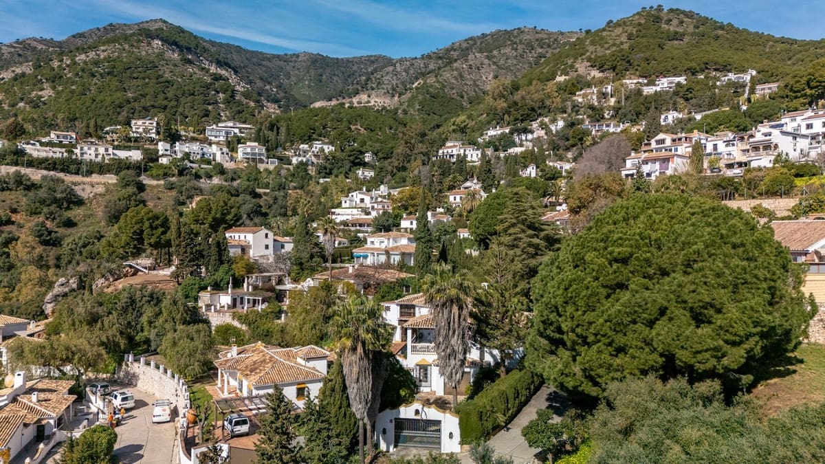 4 sovrum Villa till salu i Mijas med pool garage - 1 399 000 € (Ref: 9663998)