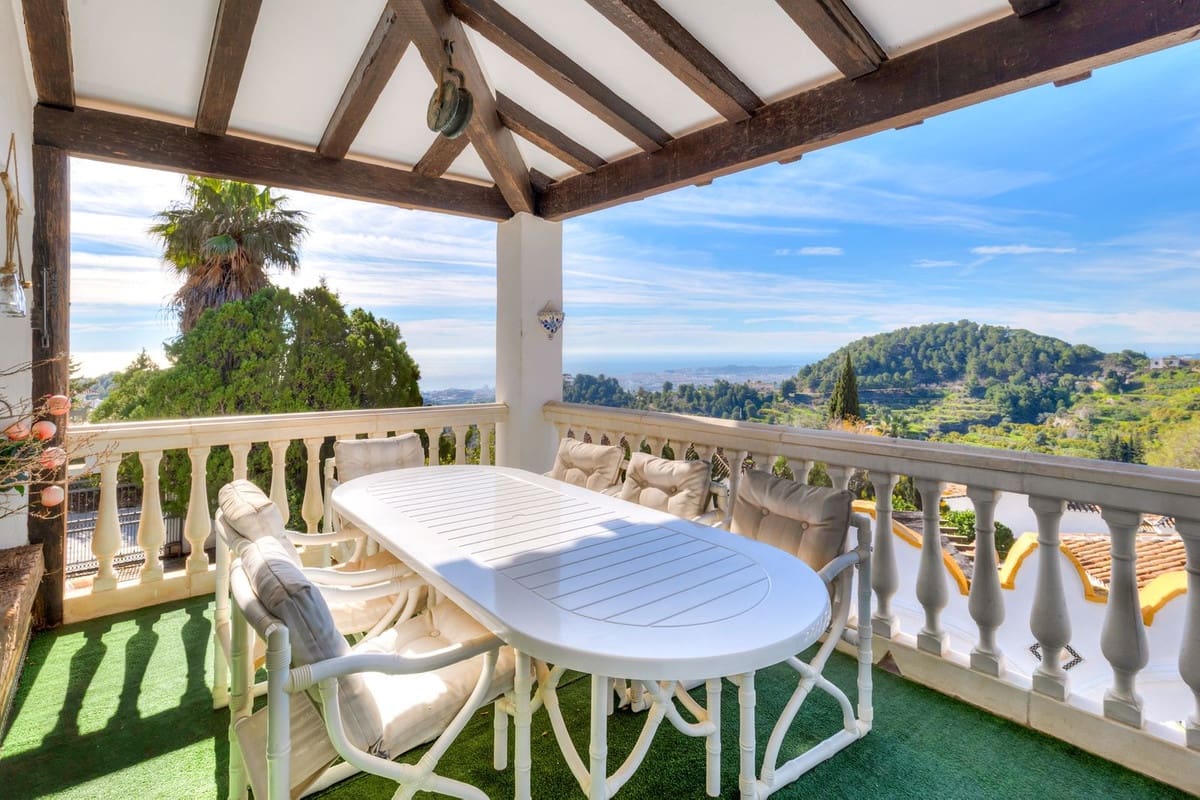 4 bedroom Villa for sale in Mijas with pool garage - € 1,399,000 (Ref: 9663998)