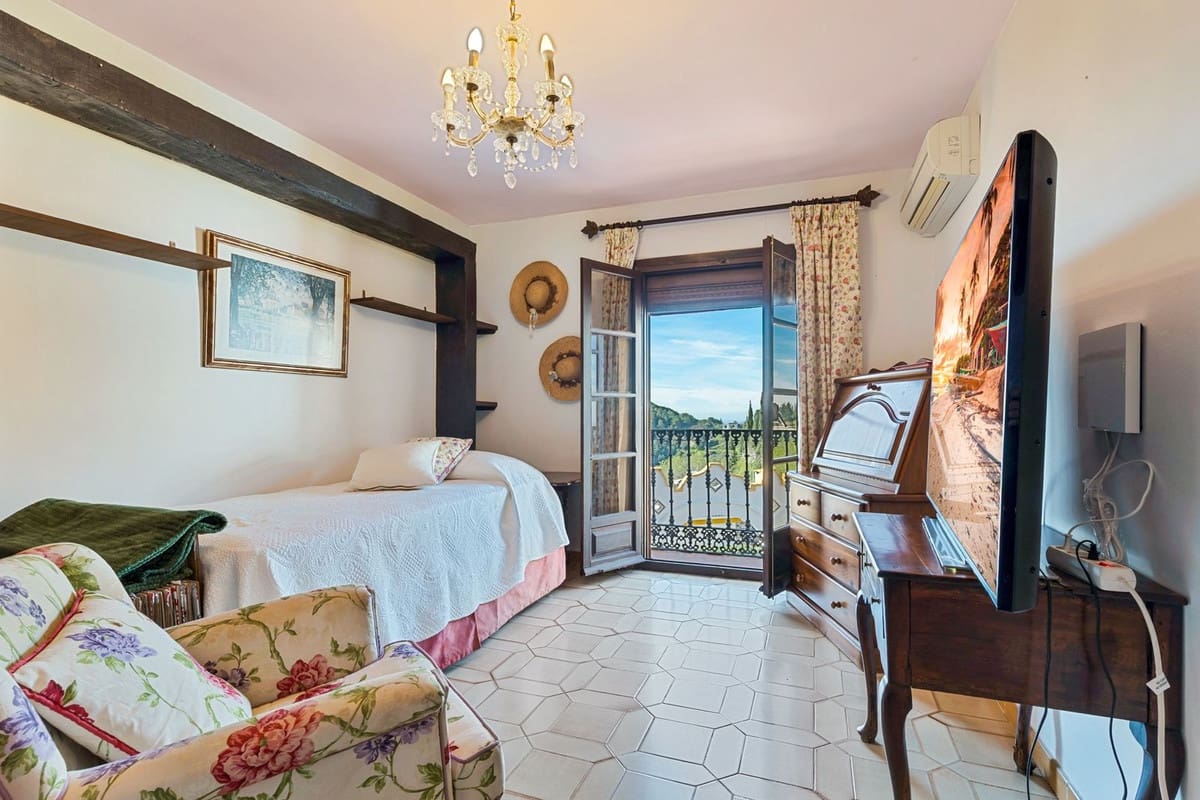 4 bedroom Villa for sale in Mijas with pool garage - € 1,399,000 (Ref: 9663998)
