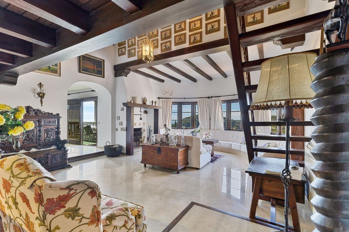 4 bedroom Villa for sale in Mijas with pool garage - € 1,399,000 (Ref: 9663998)