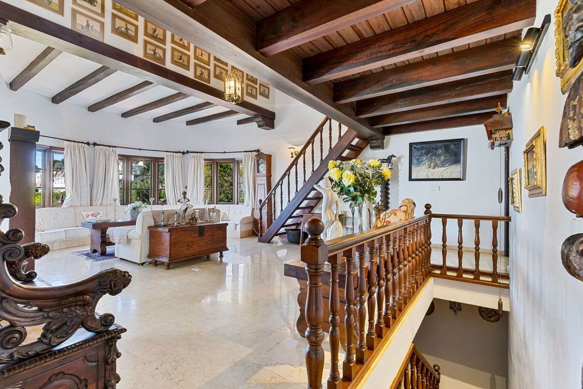 4 bedroom Villa for sale in Mijas with pool garage - € 1,399,000 (Ref: 9663998)