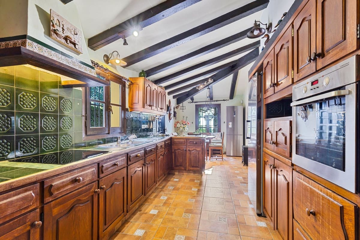 4 bedroom Villa for sale in Mijas with pool garage - € 1,399,000 (Ref: 9663998)