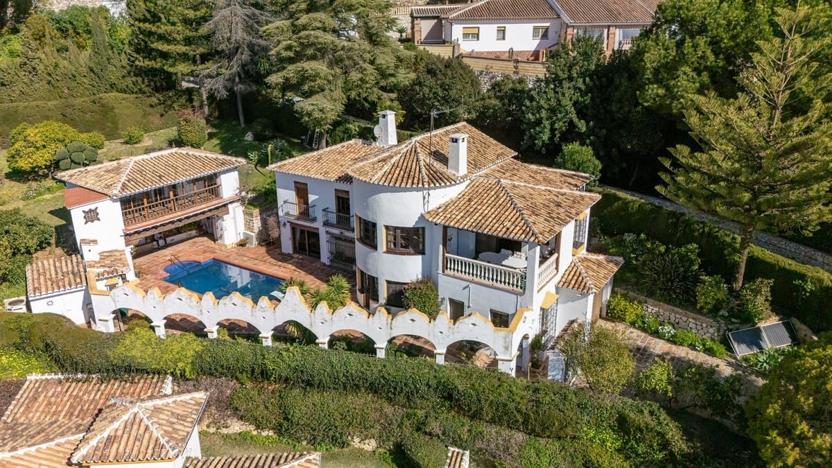 4 bedroom Villa for sale in Mijas with pool garage - € 1,399,000 (Ref: 9663998)