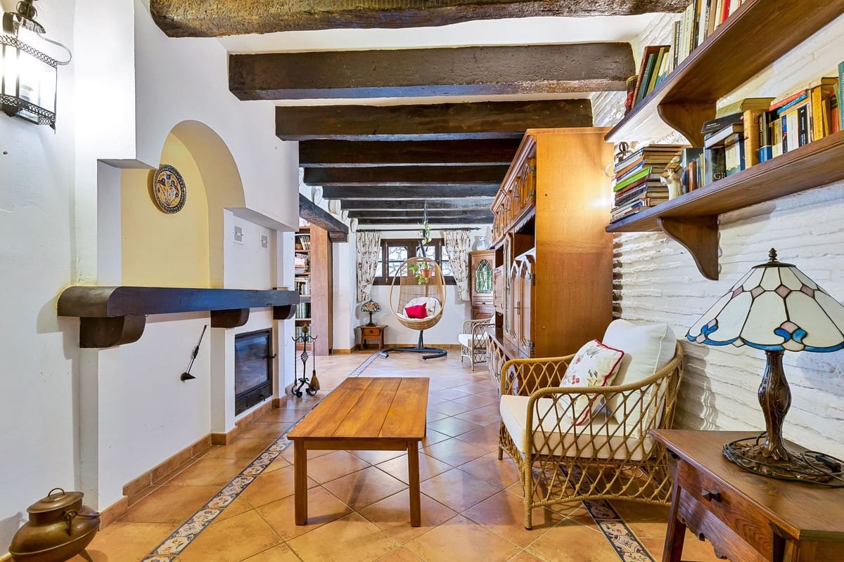 4 bedroom Villa for sale in Mijas with pool garage - € 1,399,000 (Ref: 9663998)