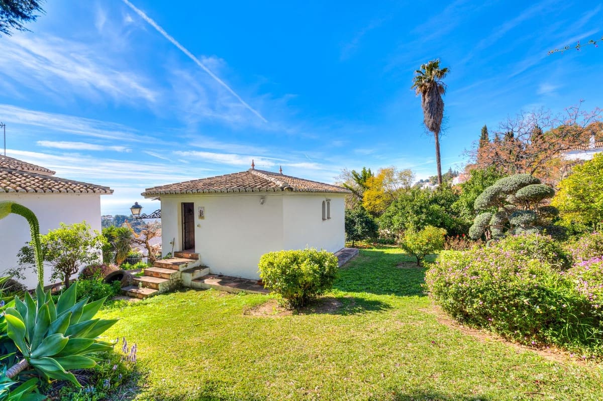 4 bedroom Villa for sale in Mijas with pool garage - € 1,399,000 (Ref: 9663998)