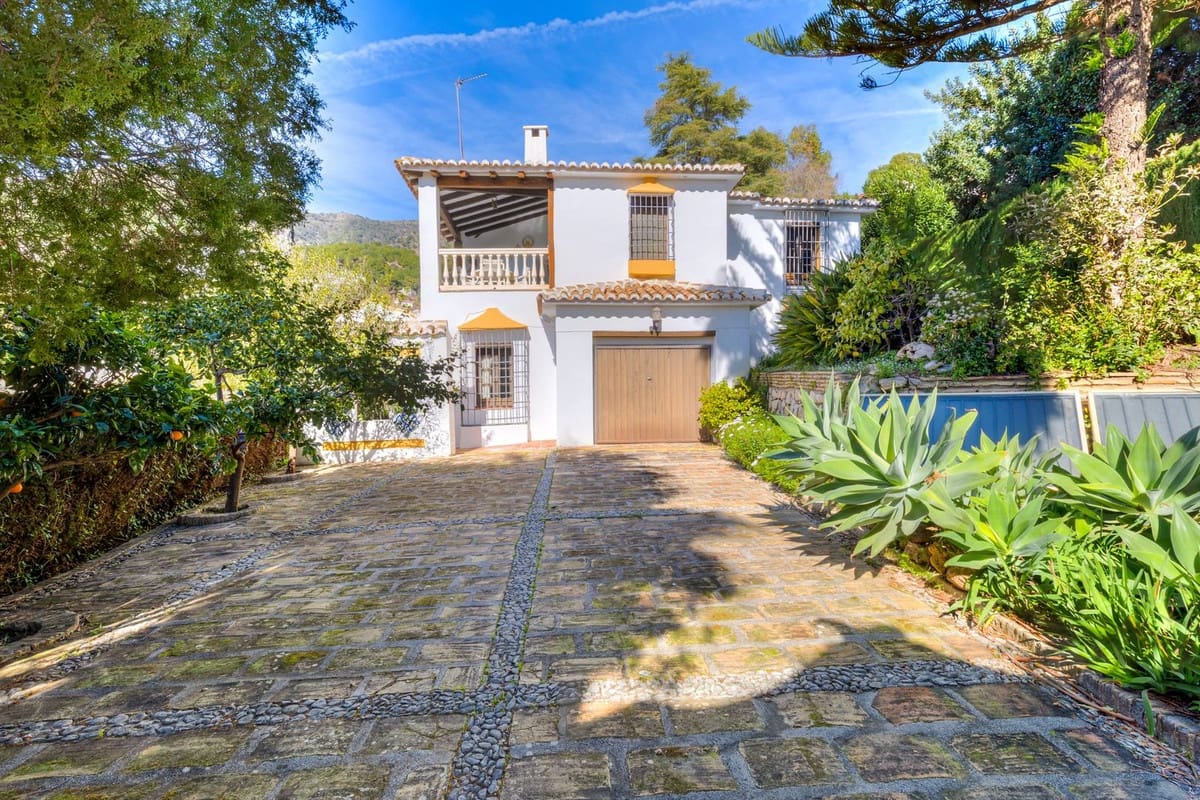 4 bedroom Villa for sale in Mijas with pool garage - € 1,399,000 (Ref: 9663998)