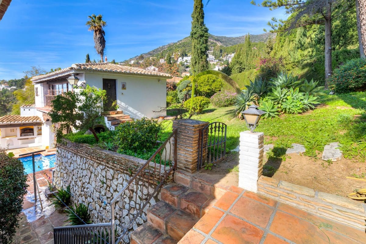 4 bedroom Villa for sale in Mijas with pool garage - € 1,399,000 (Ref: 9663998)
