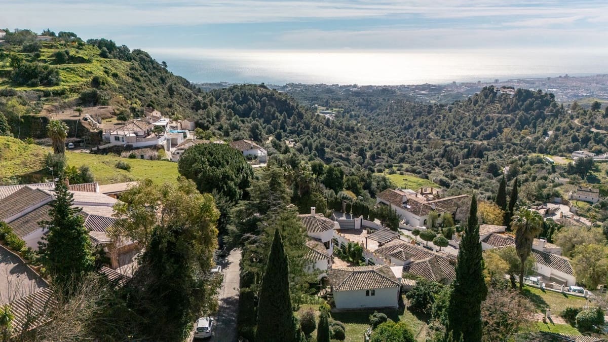 4 bedroom Villa for sale in Mijas with pool garage - € 1,399,000 (Ref: 9663998)
