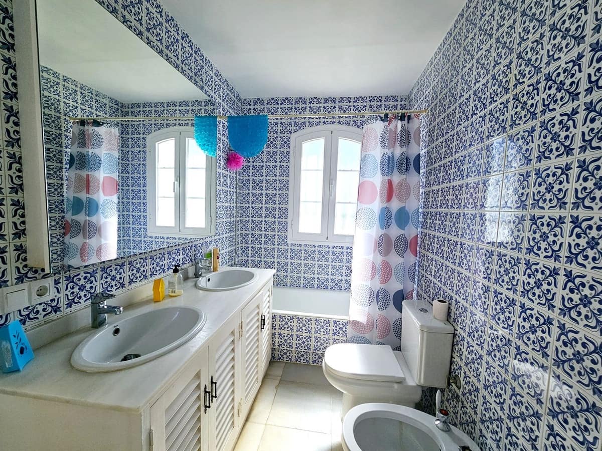 5 sypialnia Willa na sprzedaż w Benahavis z basenem garażem - 1 475 000 € (Ref: 9663999)