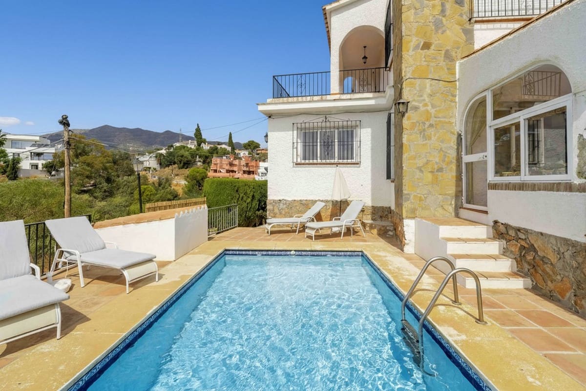 Chalet de 6 habitaciones en Fuengirola en venta con piscina garaje - 1.195.000 € (Ref: 9664000)