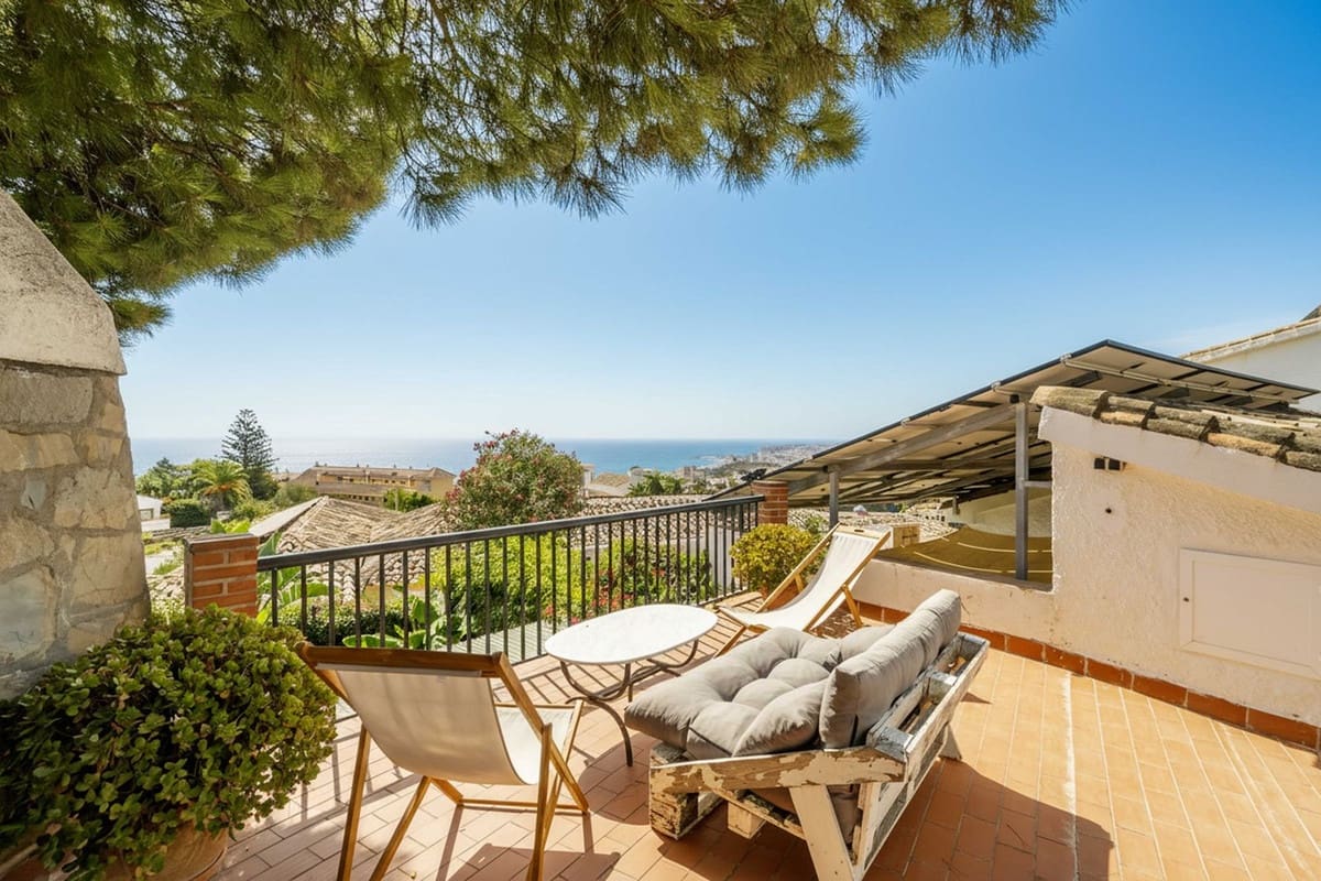 Chalet de 6 habitaciones en Fuengirola en venta con piscina garaje - 1.195.000 € (Ref: 9664000)