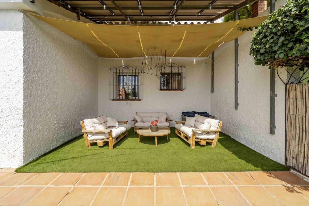 Chalet de 6 habitaciones en Fuengirola en venta con piscina garaje - 1.195.000 € (Ref: 9664000)