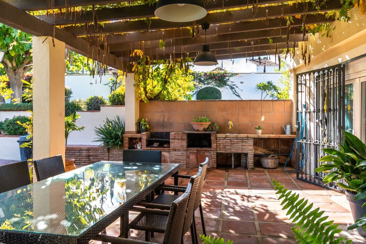 7 Zimmer Villa zu verkaufen in Alhaurin de la Torre mit Pool - 1.250.000 € (Ref: 9664004)