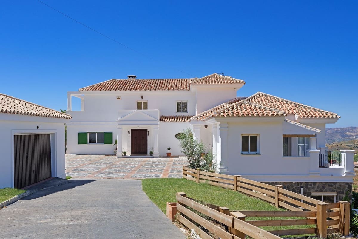 6 soverom Villa til salgs i Mijas med svømmebasseng garasje - € 1 850 000 (Ref: 9664005)