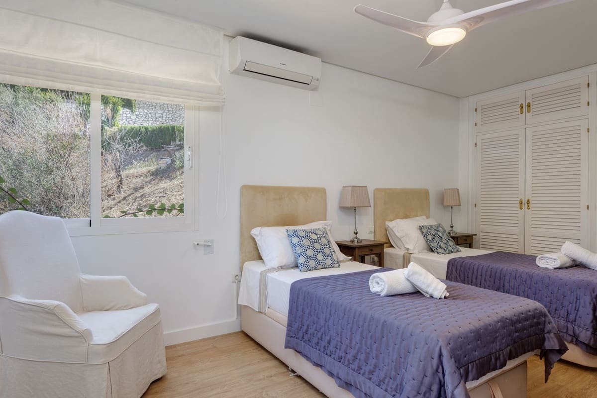 6 soverom Villa til salgs i Mijas med svømmebasseng garasje - € 1 850 000 (Ref: 9664005)