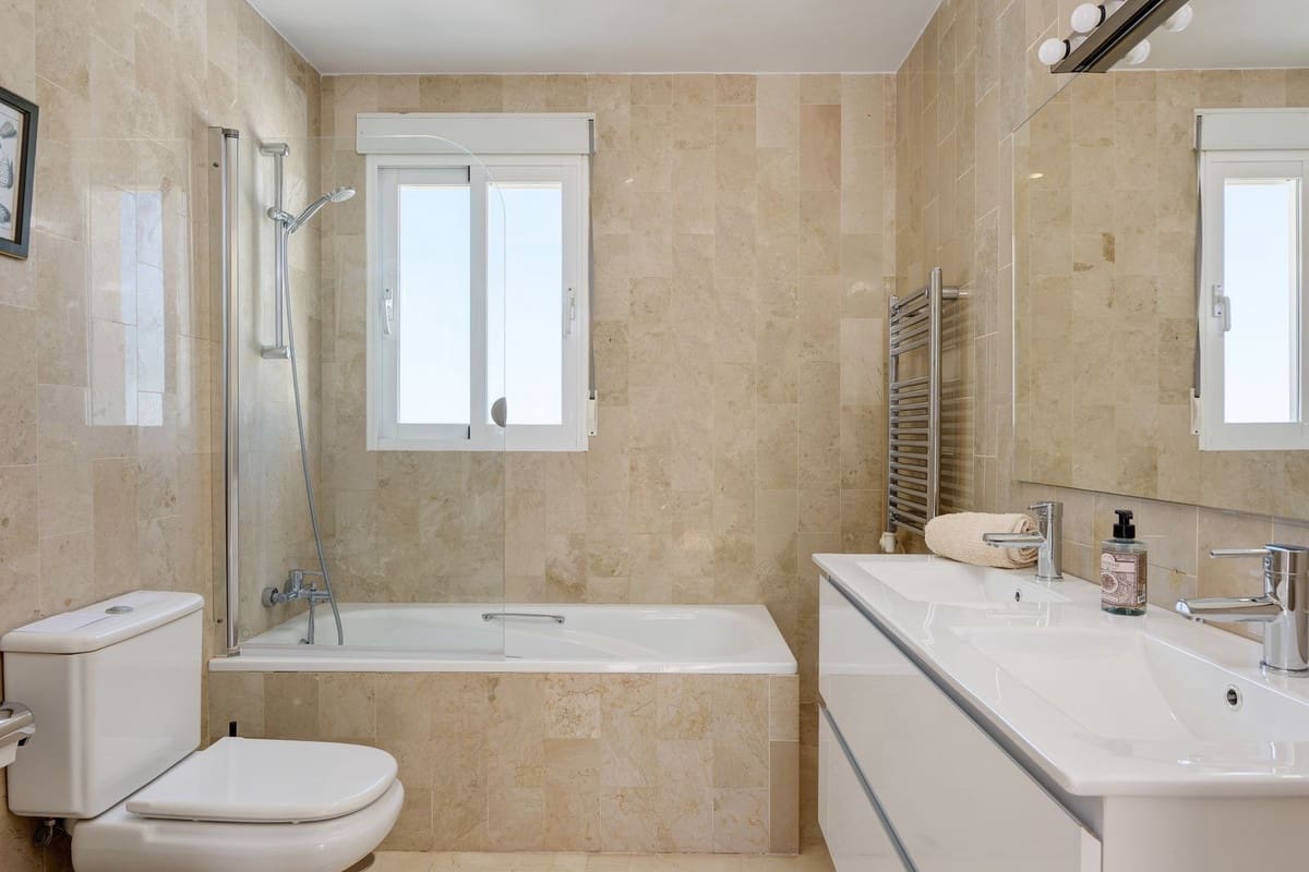 6 soverom Villa til salgs i Mijas med svømmebasseng garasje - € 1 850 000 (Ref: 9664005)