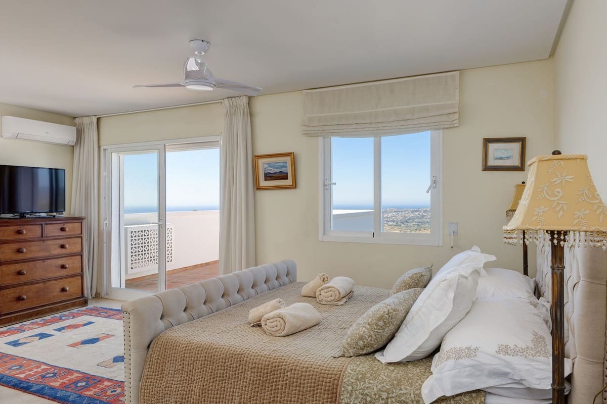 6 soverom Villa til salgs i Mijas med svømmebasseng garasje - € 1 850 000 (Ref: 9664005)
