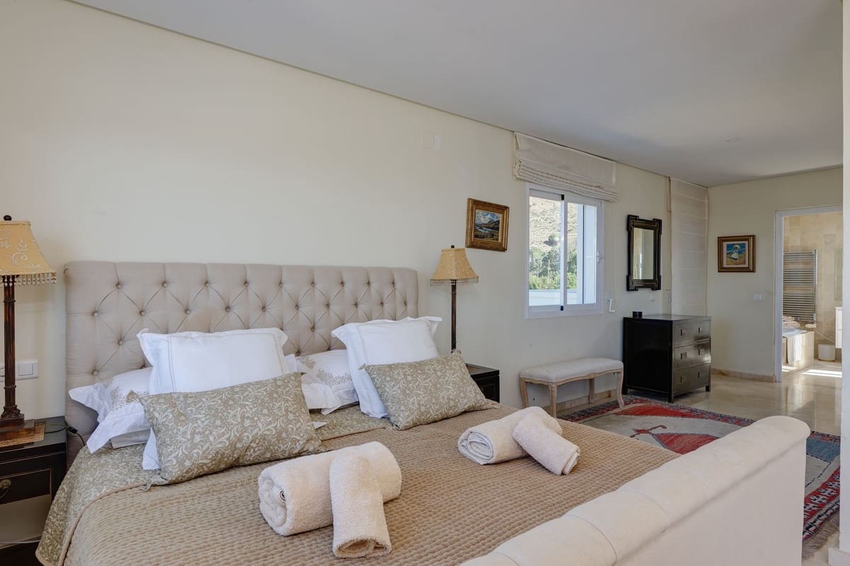 6 soverom Villa til salgs i Mijas med svømmebasseng garasje - € 1 850 000 (Ref: 9664005)