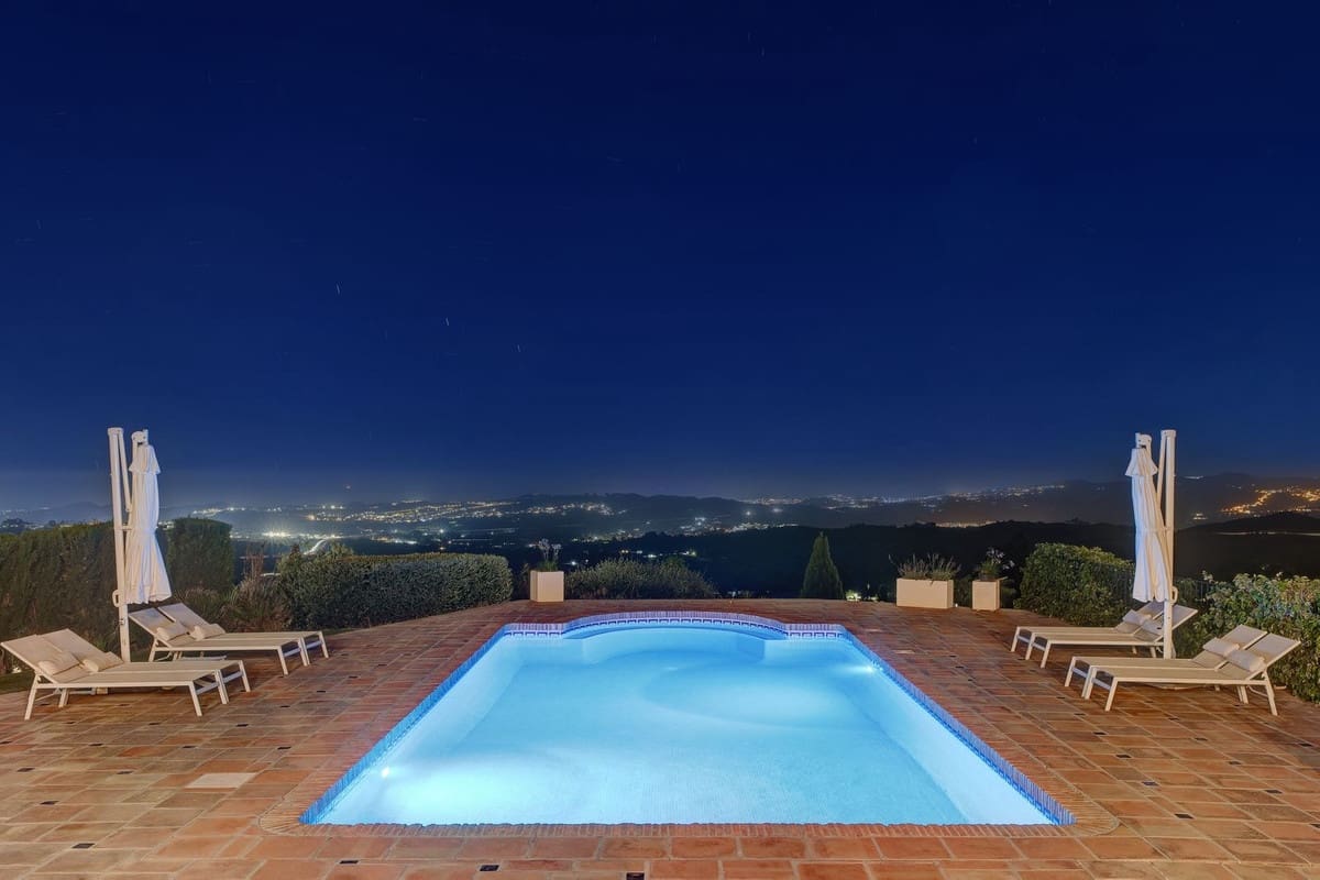 6 soverom Villa til salgs i Mijas med svømmebasseng garasje - € 1 850 000 (Ref: 9664005)