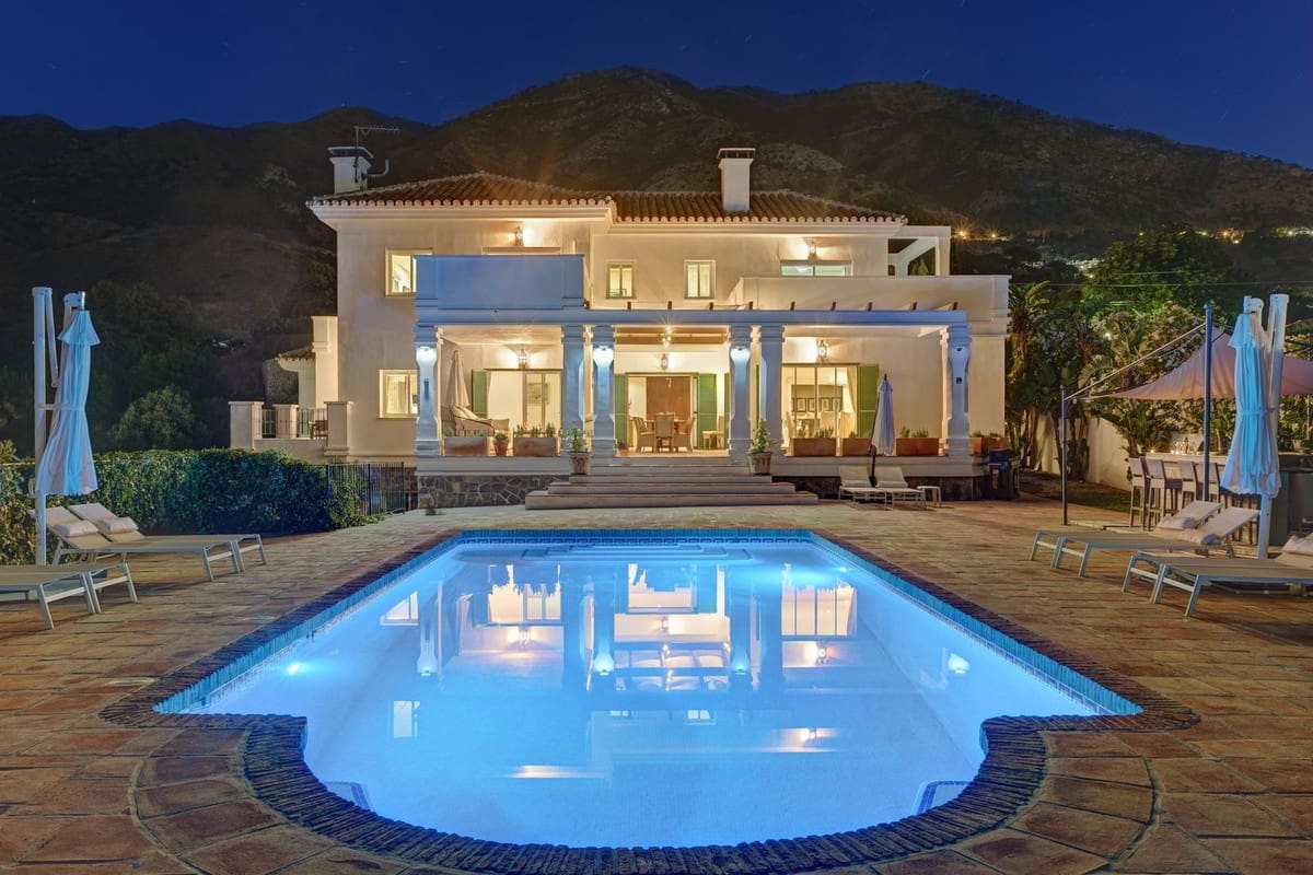 6 soverom Villa til salgs i Mijas med svømmebasseng garasje - € 1 850 000 (Ref: 9664005)