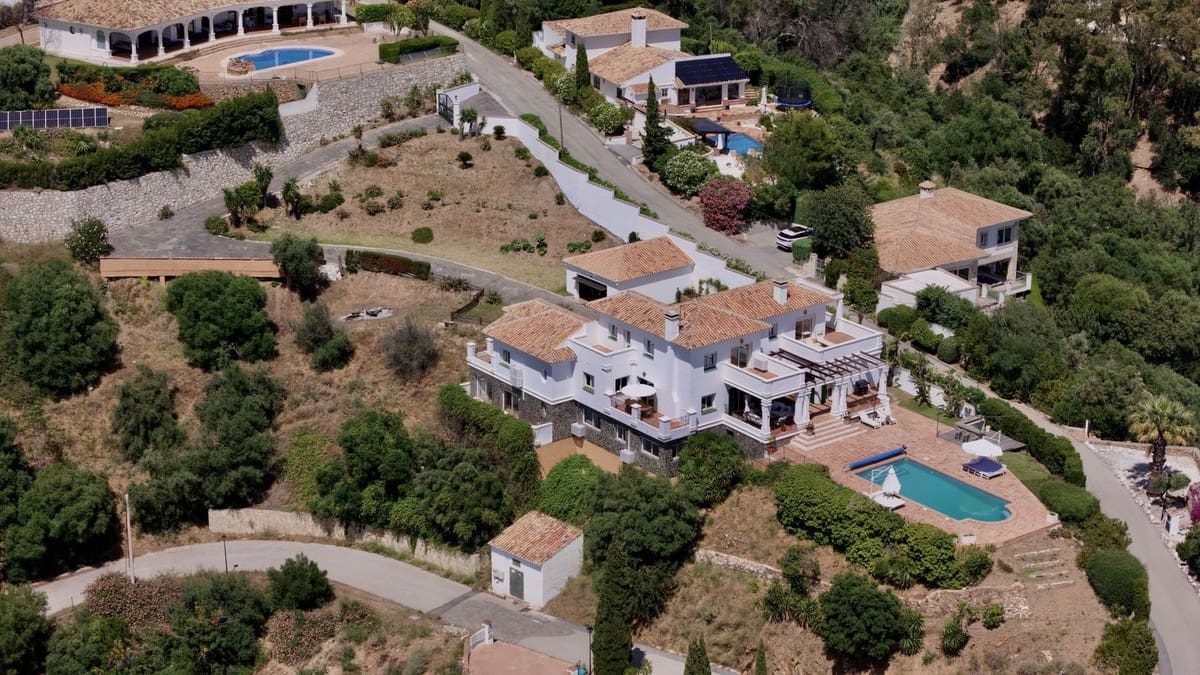 6 soverom Villa til salgs i Mijas med svømmebasseng garasje - € 1 850 000 (Ref: 9664005)