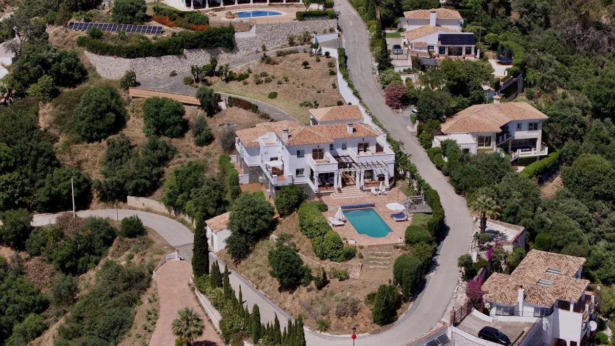 6 soverom Villa til salgs i Mijas med svømmebasseng garasje - € 1 850 000 (Ref: 9664005)