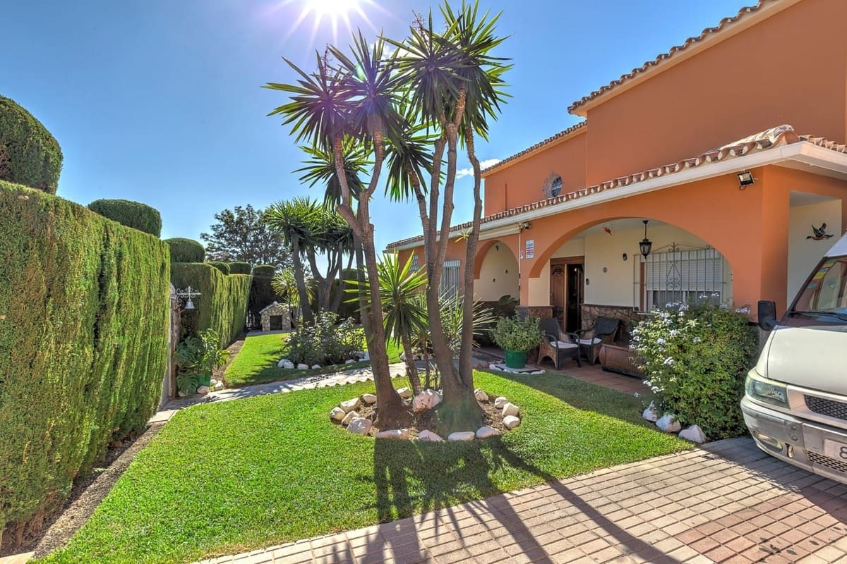 4 bedroom Villa for sale in Mijas with pool - € 1,100,000 (Ref: 9664006)