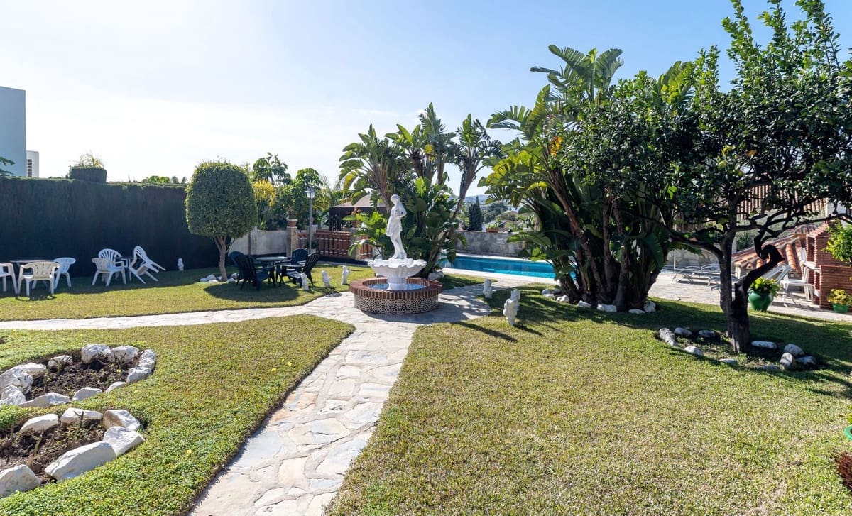 4 bedroom Villa for sale in Mijas with pool - € 1,100,000 (Ref: 9664006)