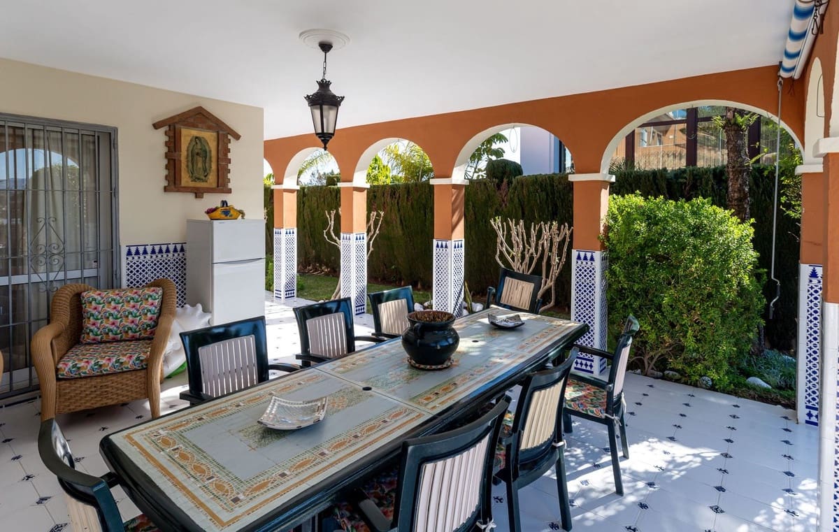 4 bedroom Villa for sale in Mijas with pool - € 1,100,000 (Ref: 9664006)