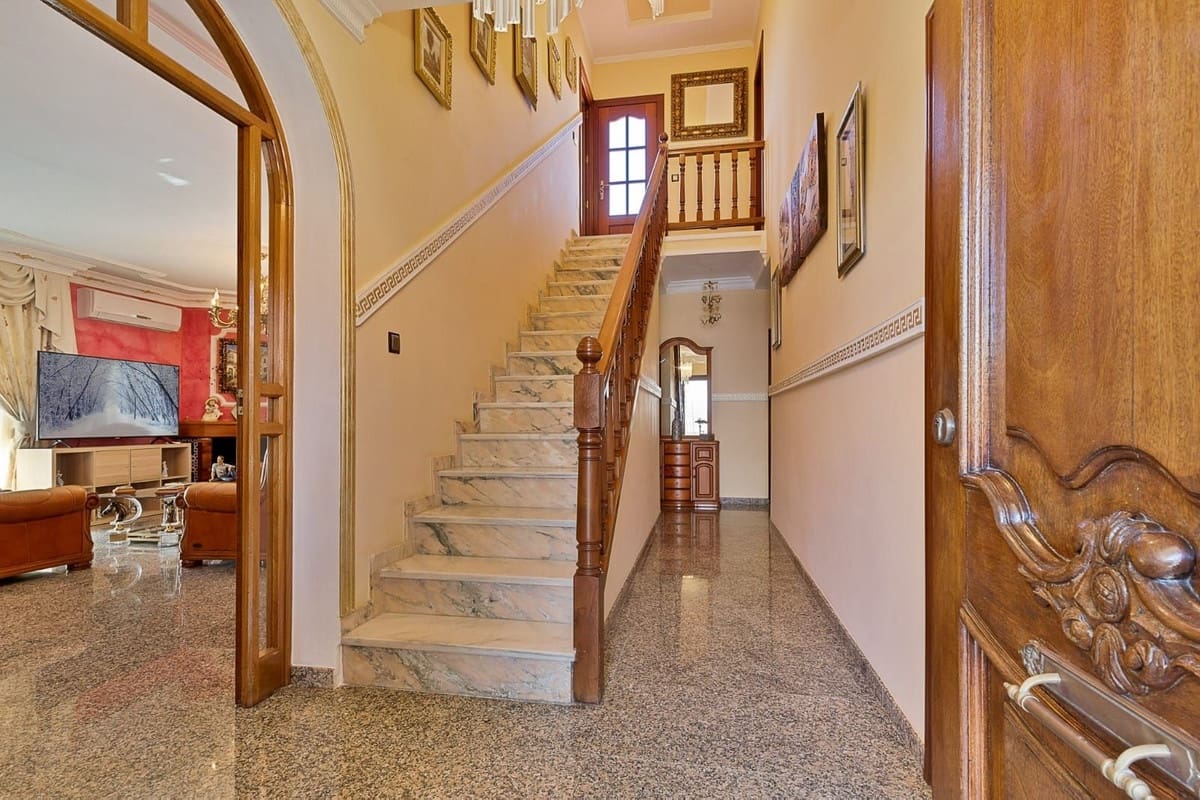 4 bedroom Villa for sale in Mijas with pool - € 1,100,000 (Ref: 9664006)