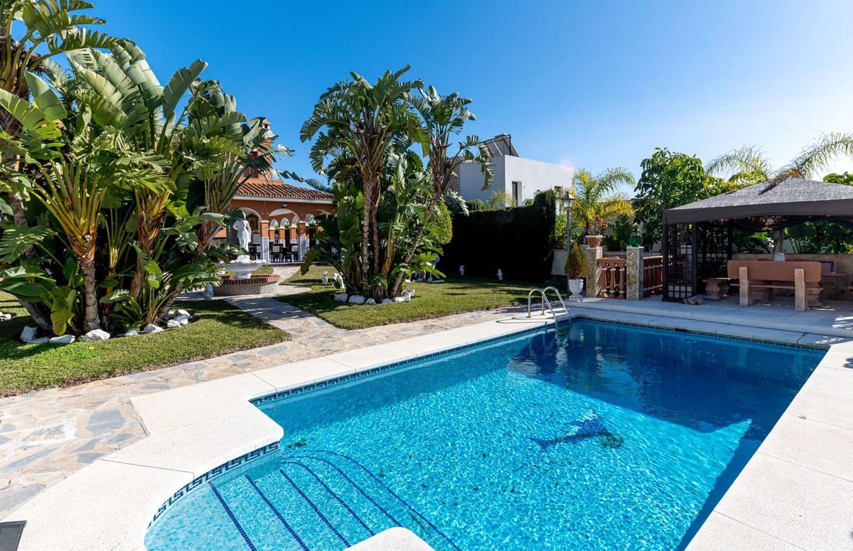 4 bedroom Villa for sale in Mijas with pool - € 1,100,000 (Ref: 9664006)