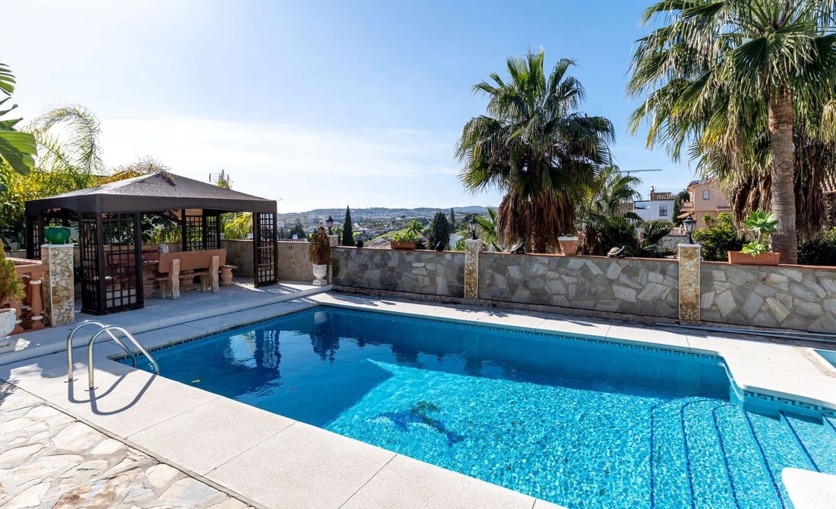 4 bedroom Villa for sale in Mijas with pool - € 1,100,000 (Ref: 9664006)