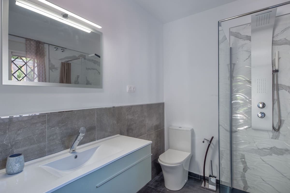 10 chambre Villa/Maison à vendre à Las Chapas avec piscine - 1 880 000 € (Ref: 9664007)