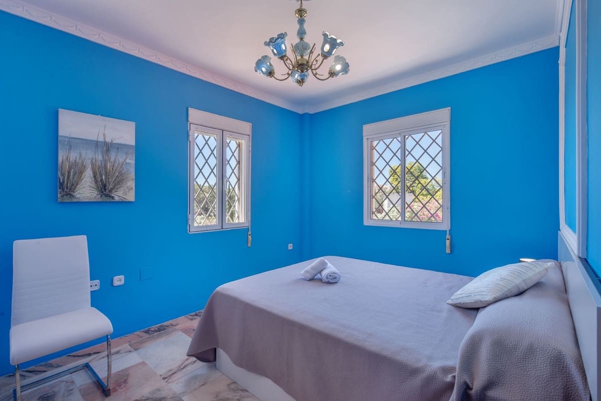 10 chambre Villa/Maison à vendre à Las Chapas avec piscine - 1 880 000 € (Ref: 9664007)