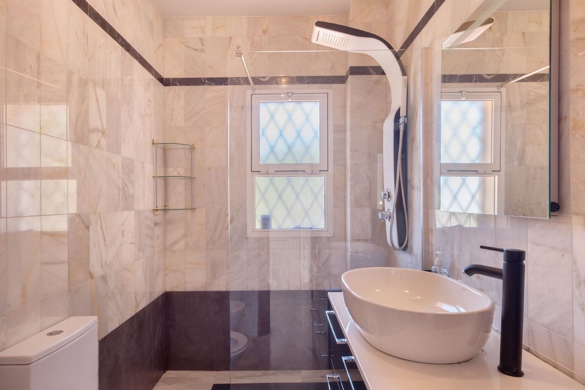 10 chambre Villa/Maison à vendre à Las Chapas avec piscine - 1 880 000 € (Ref: 9664007)