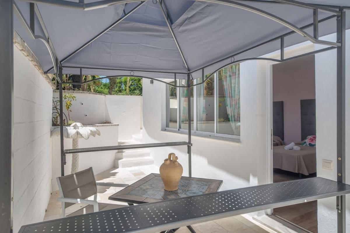 10 chambre Villa/Maison à vendre à Las Chapas avec piscine - 1 880 000 € (Ref: 9664007)