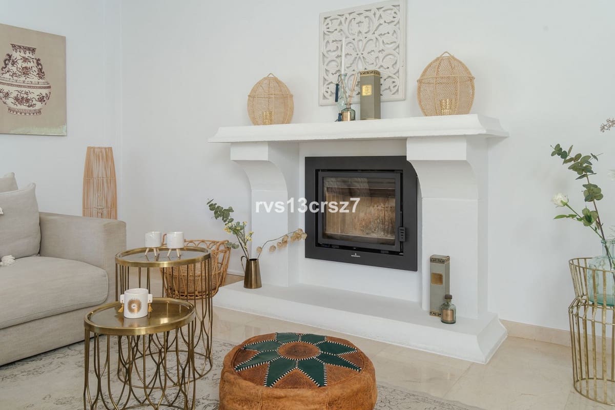 4 makuuhuone Huvila myytävänä paikassa El Rosario mukana uima-altaan - 1 649 000 € (Ref: 9664008)