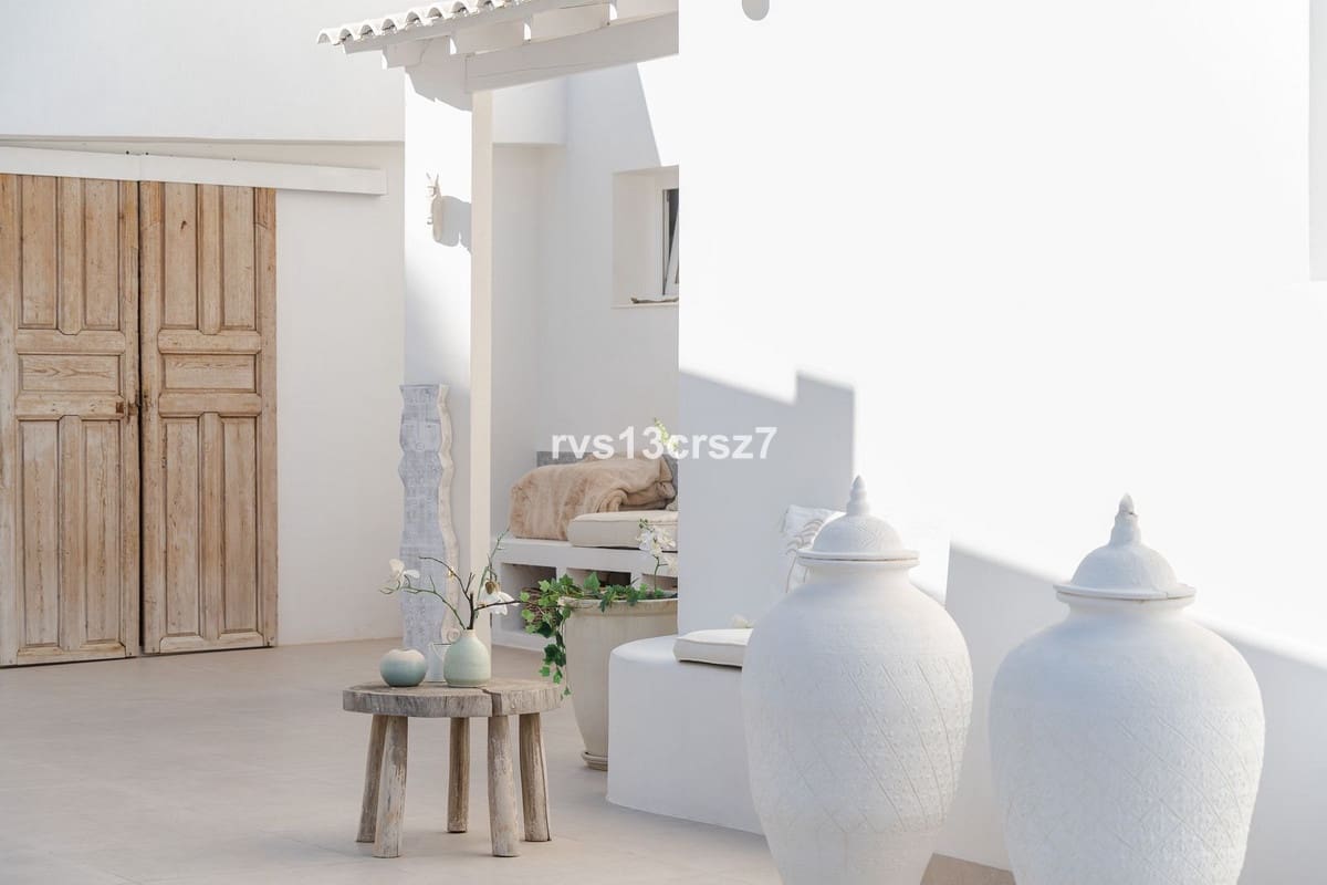 4 makuuhuone Huvila myytävänä paikassa El Rosario mukana uima-altaan - 1 649 000 € (Ref: 9664008)